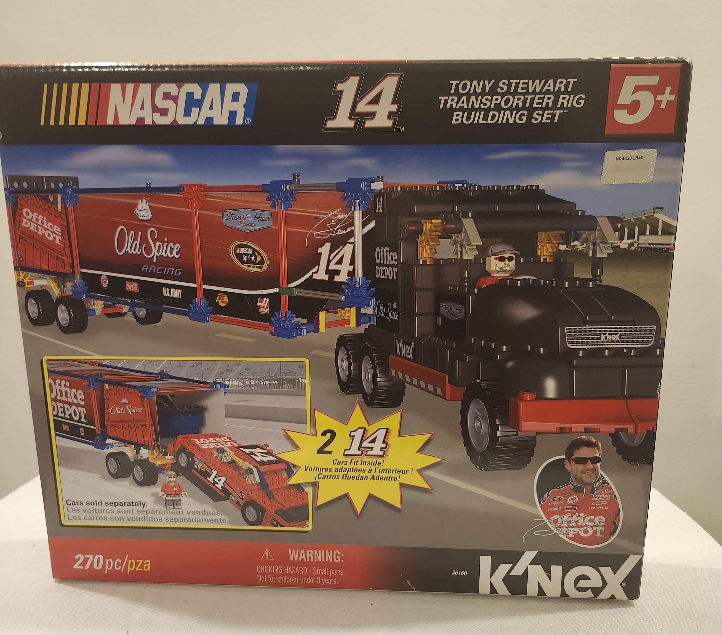 K’NEX NASCAR – Tony Stewart Transporter Rig Building Set primary image
